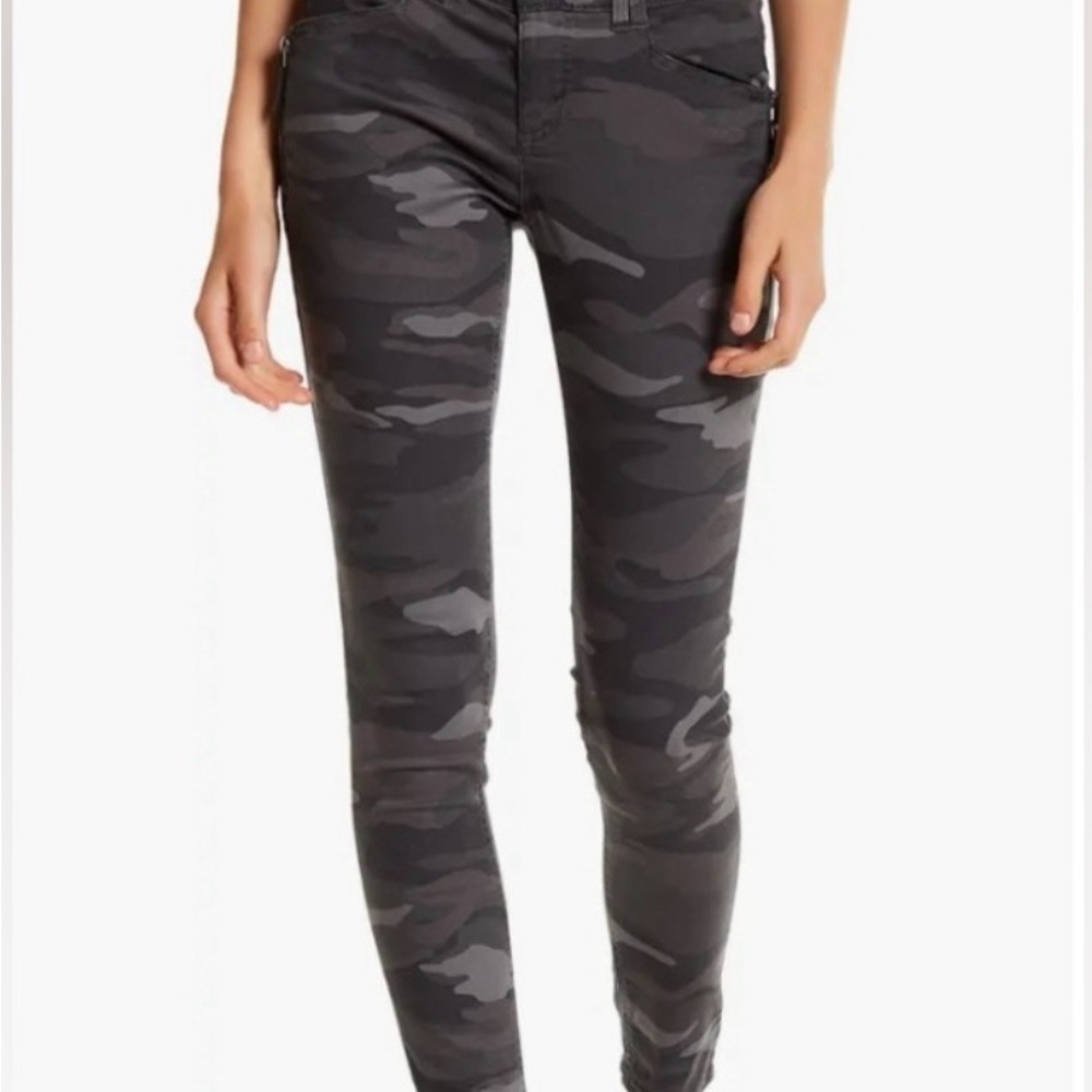 Democracy Black and Gray Camouflage Skinny Pants